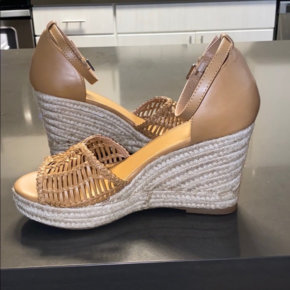 New Woman’s A.N.A. Wedge Sandals in Tan. - Picture 6 of 8